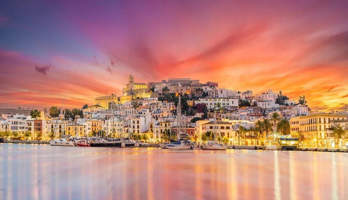 Dalt Vila de Ibiza al atardecer