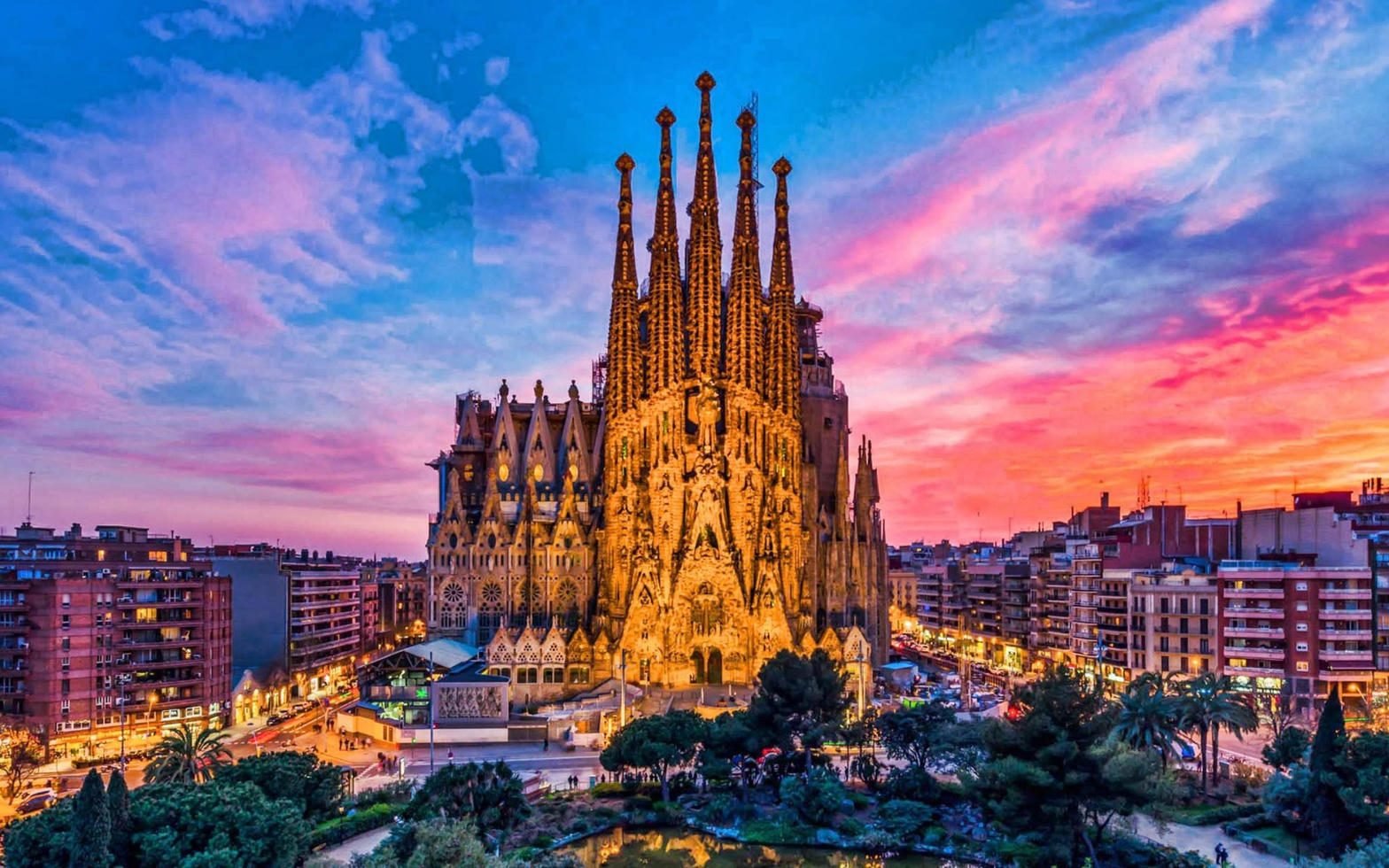 Barcelona: escenarios, barrios y salidas al mar